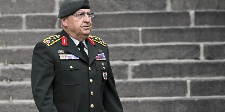 Milli Savunma Bakanı Yaşar